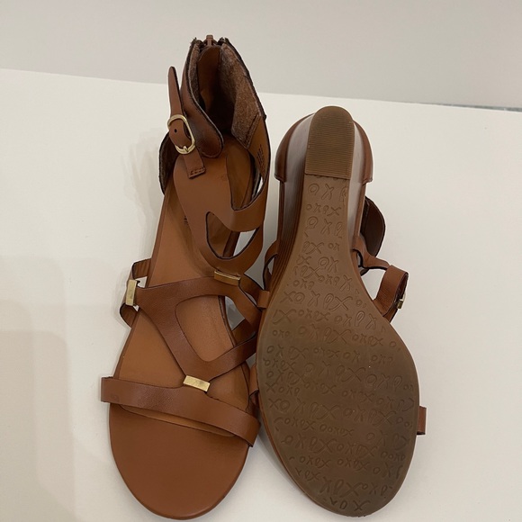 Xoxo - Picture 4 of 6